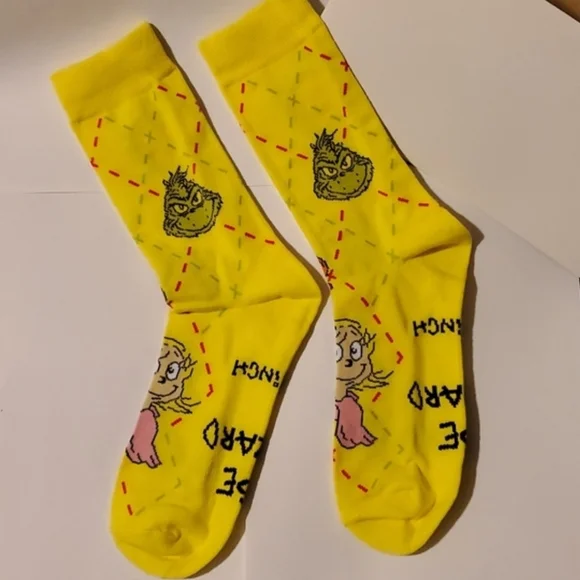 McDonald's Grinch Socks Yellow With Cindy Lou Who And Max And Grinch 2025 Promo - Picture 2 of 7